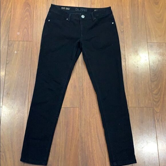 DL1961 Emma Legging in Onyx Size 29. Gently Worn. - Picture 3 of 7